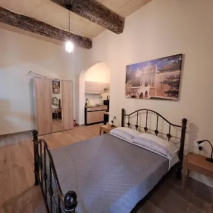 https://valletta-floriana-one-bedroom-studio-house.hotelssaintjulians.com