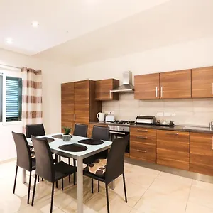 https://valletta-collection-city-gate-apartment.hotelssaintjulians.com